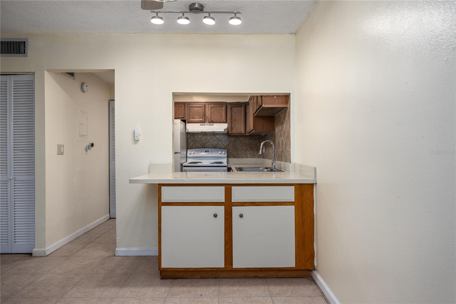 6519 W NEWBERRY #1004