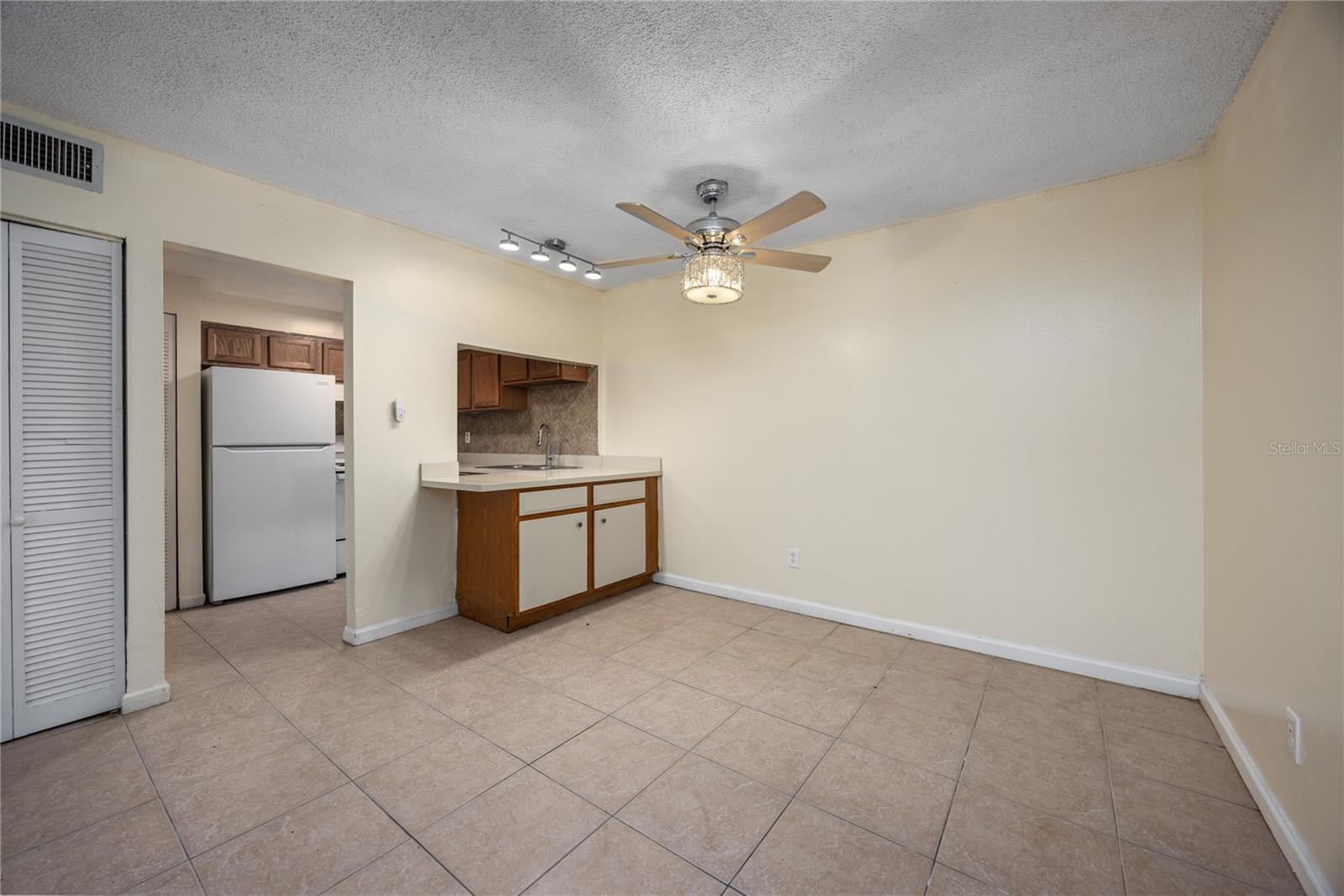 6519 W NEWBERRY #1004