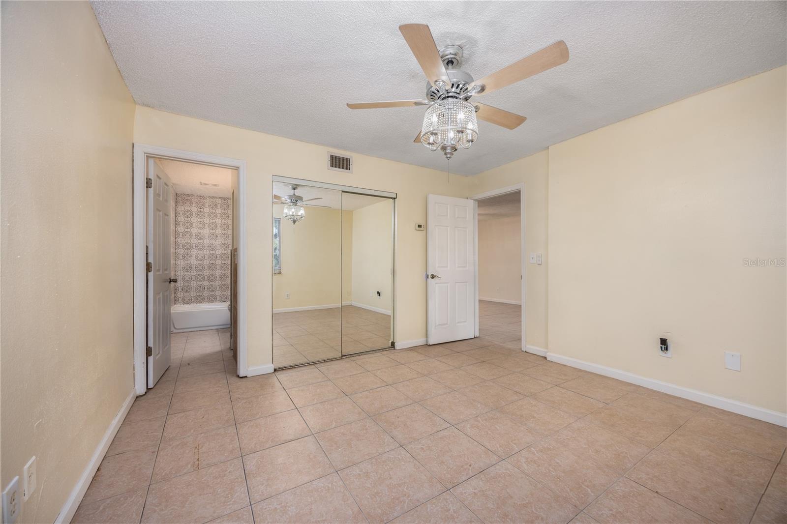 6519 W NEWBERRY #1004