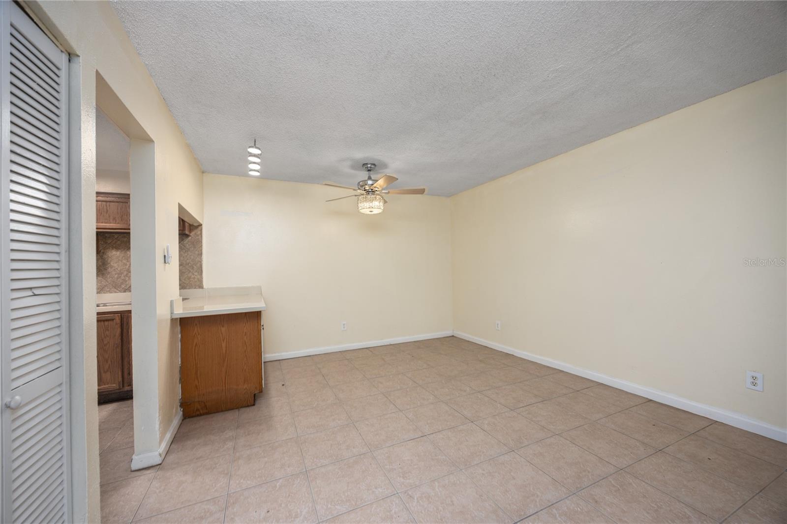 6519 W NEWBERRY #1004