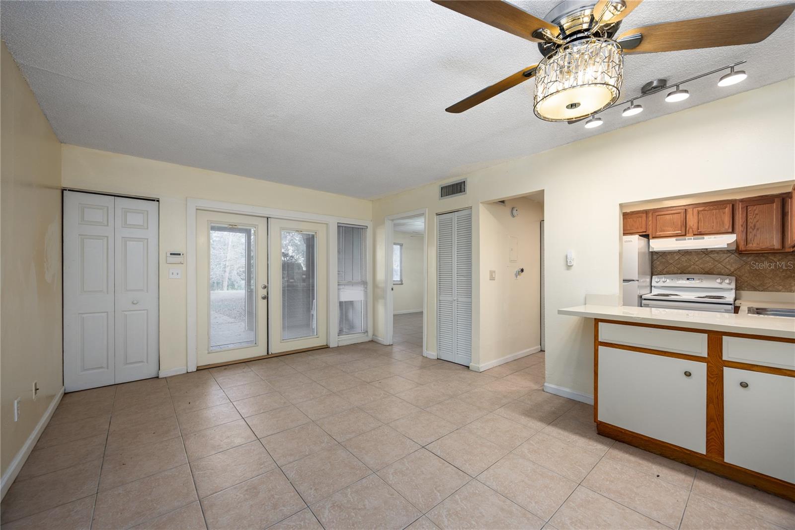 6519 W NEWBERRY #1004