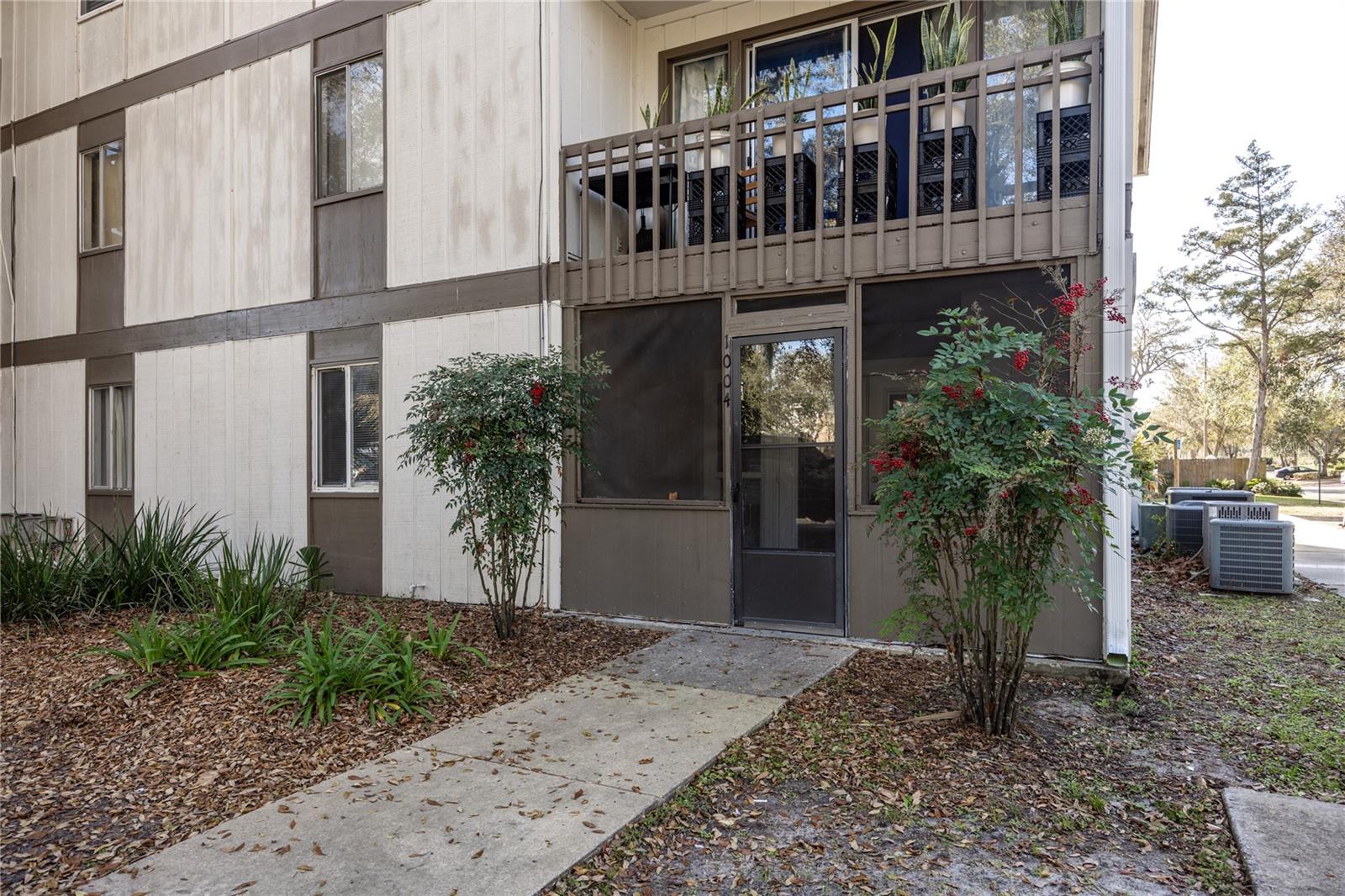 6519 W NEWBERRY #1004