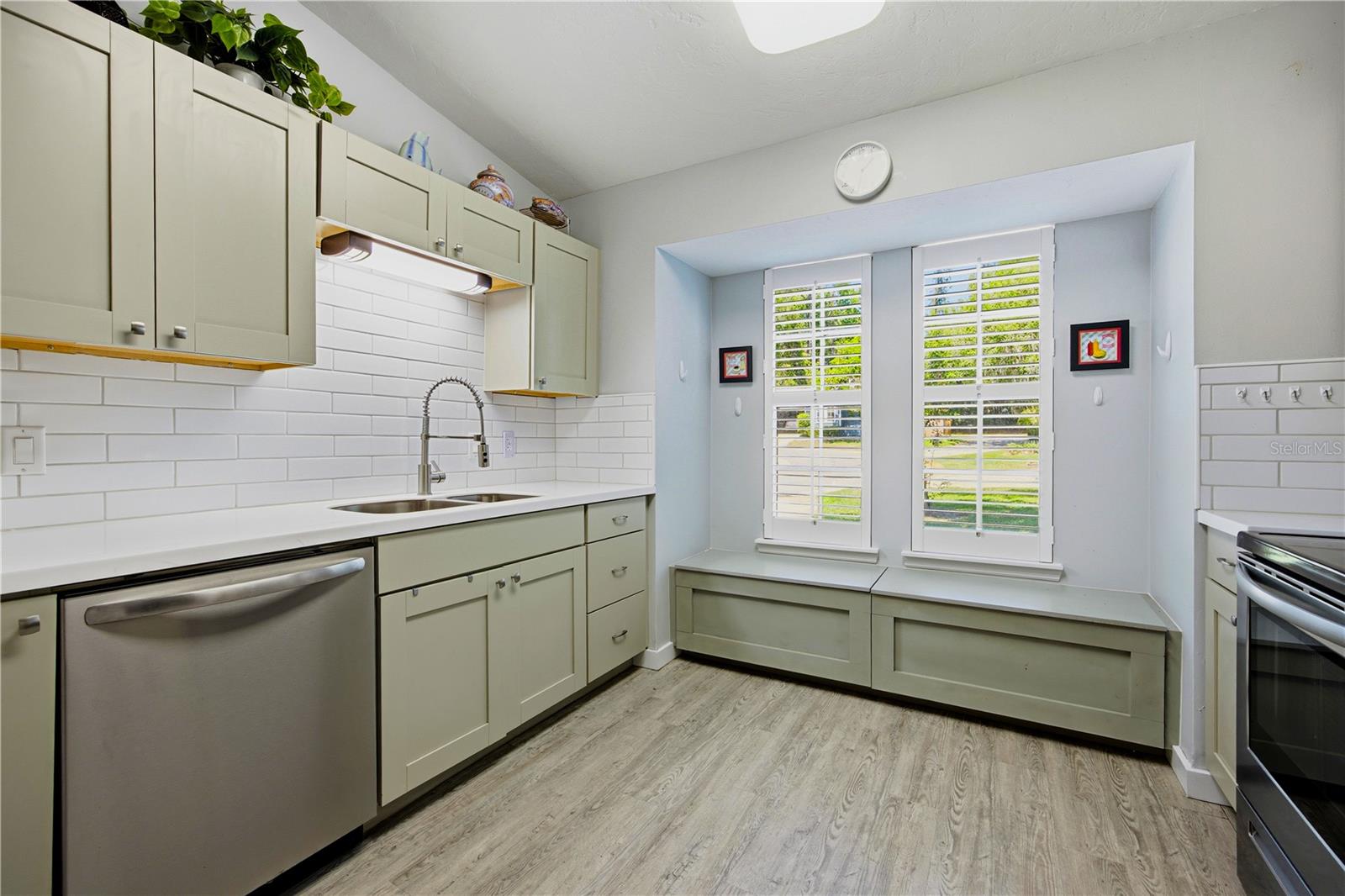 419 NW 50TH BLVD #805