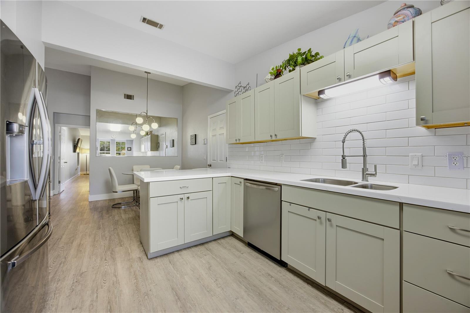 419 NW 50TH BLVD #805