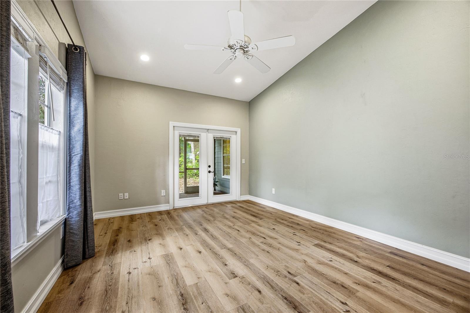 430 NW 48TH BLVD