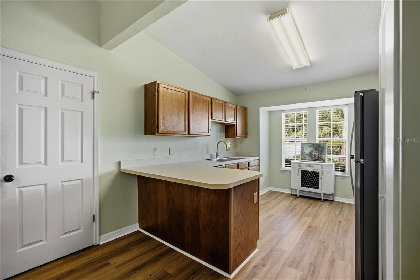 418 NW 48TH BLVD #610
