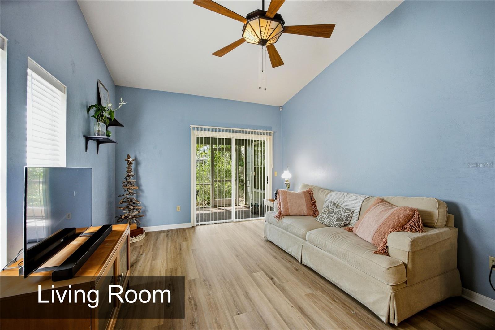 418 NW 48TH BLVD #610