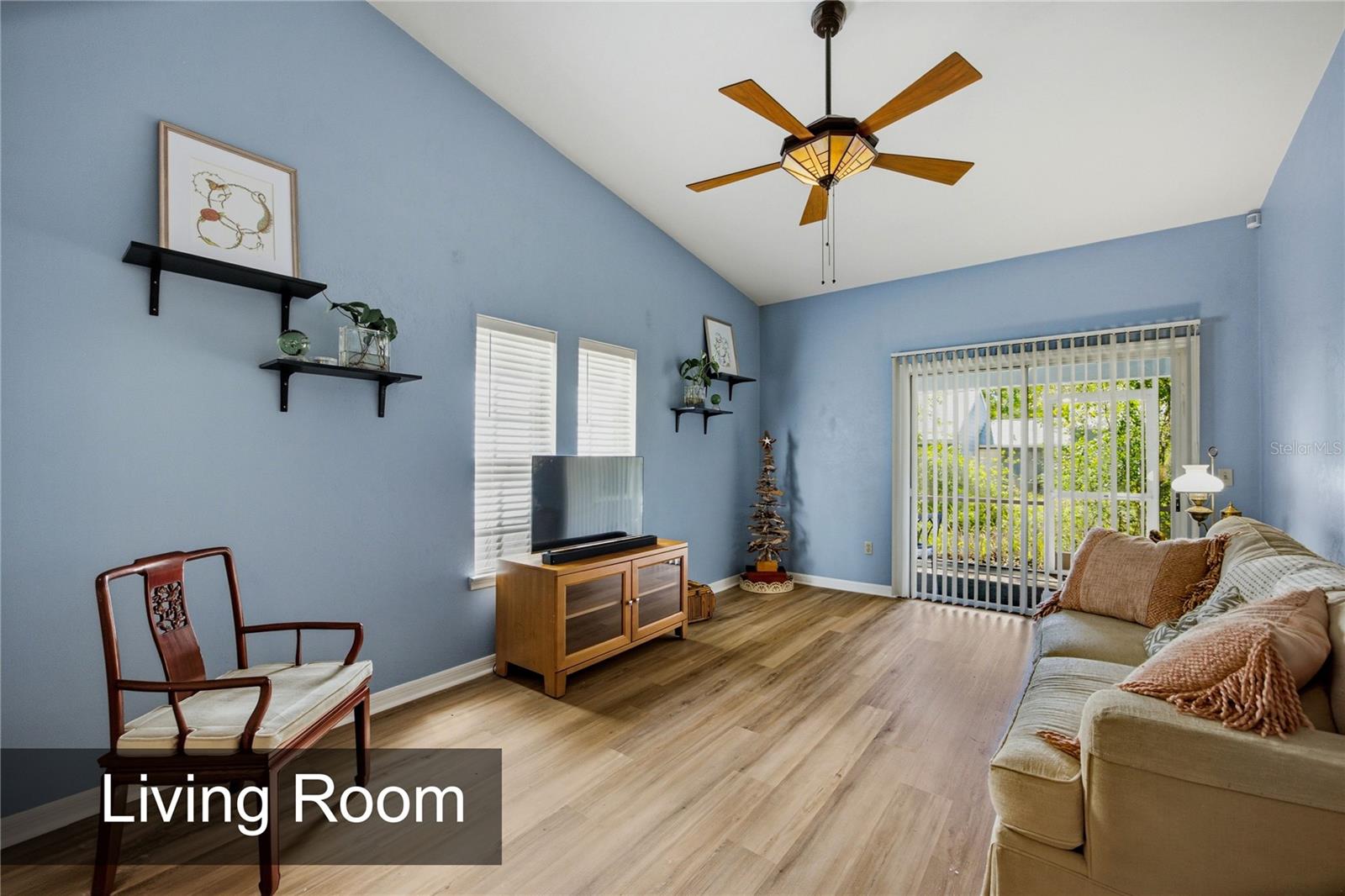 418 NW 48TH BLVD #610