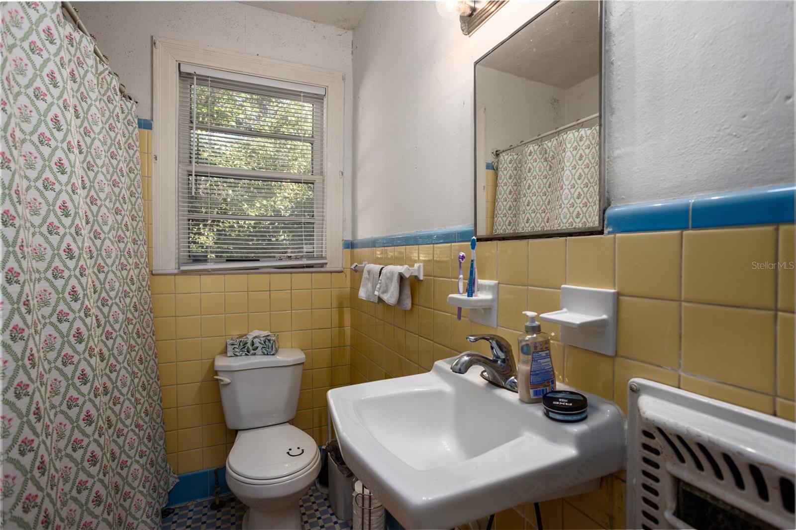 213 NE BLVD BLVD #213-215
