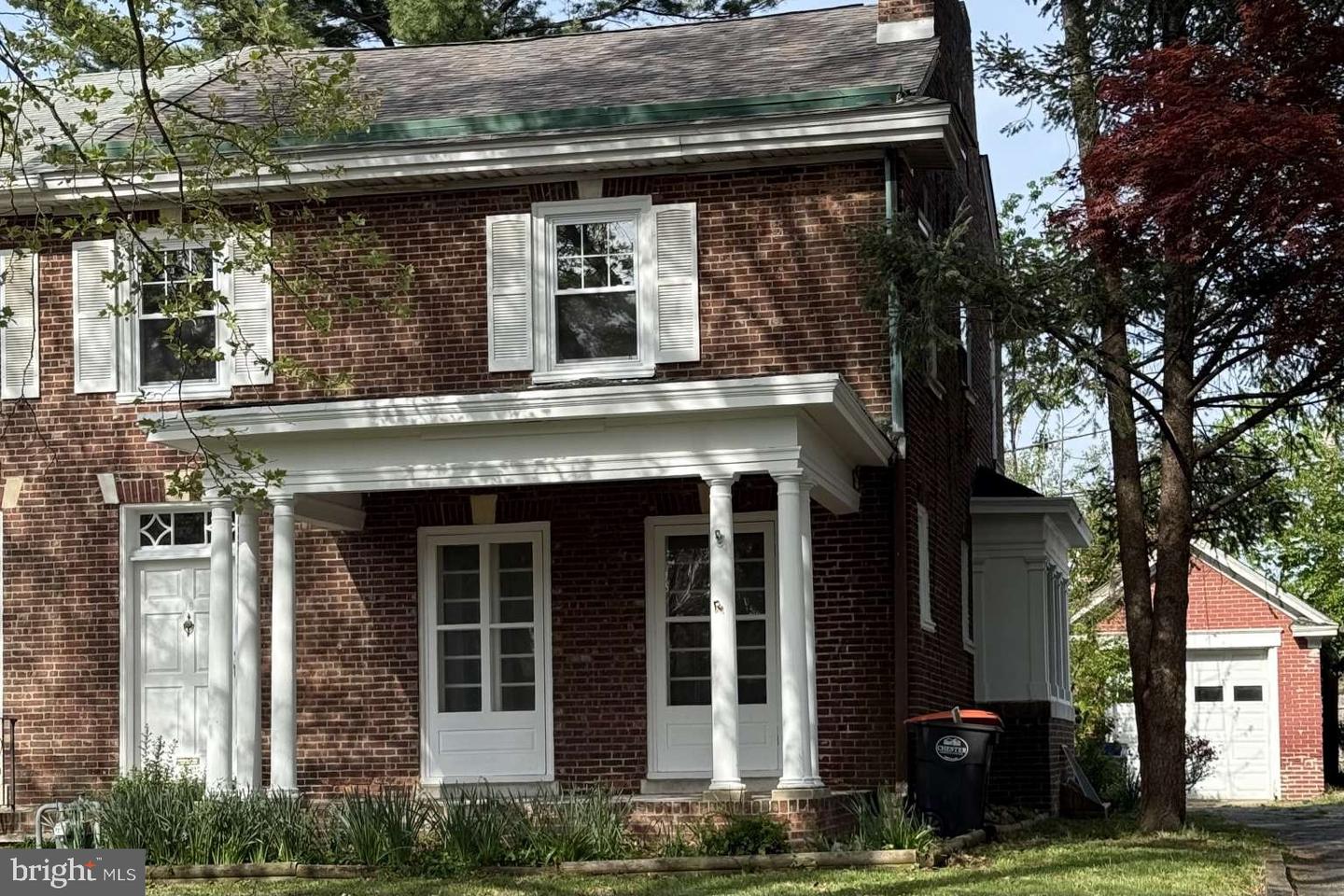 16 E Parkway Ave