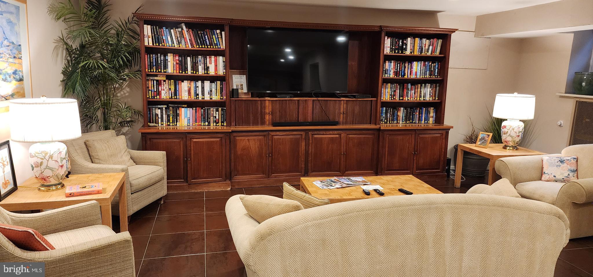 346 E Lancaster Avenue Unit: 408