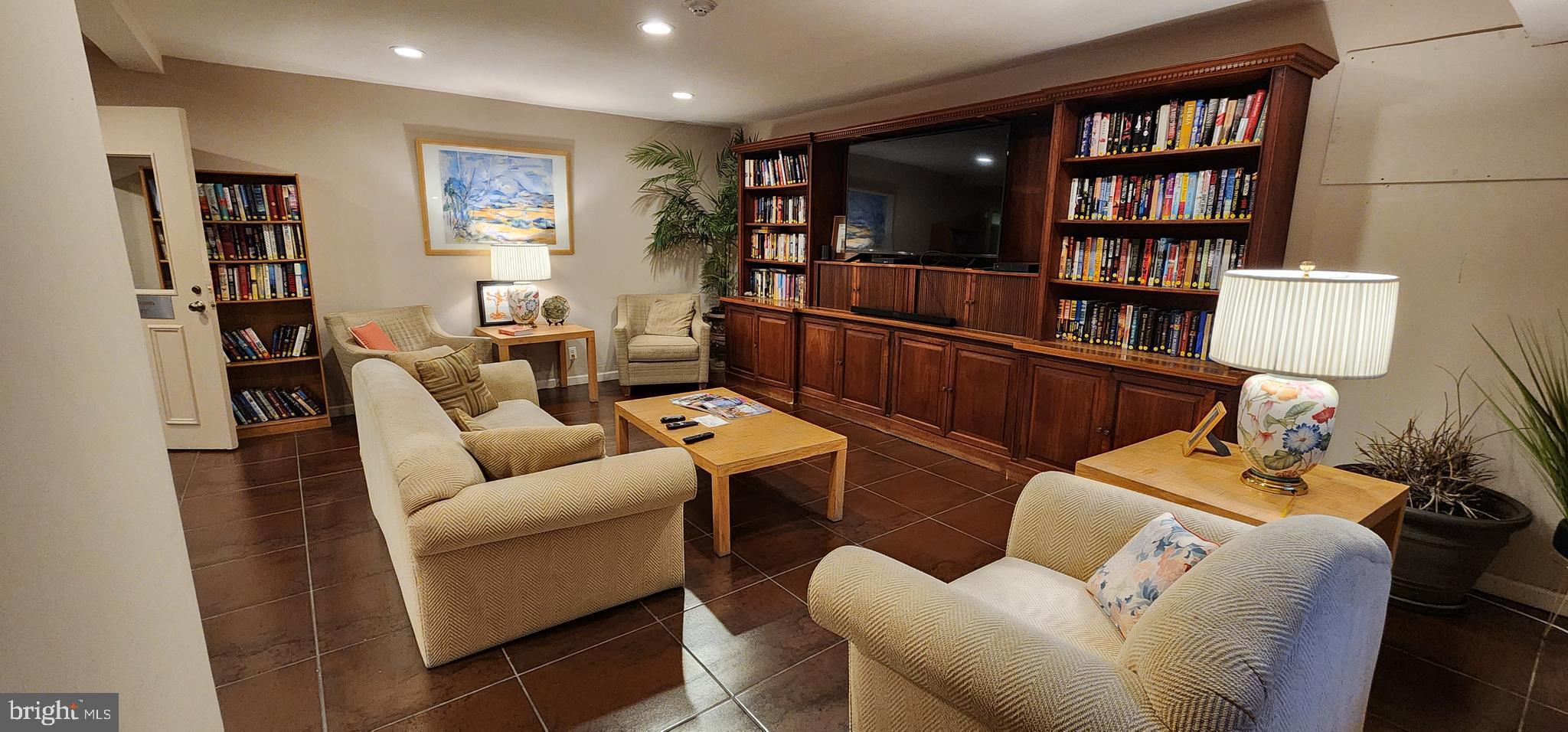 346 E Lancaster Avenue Unit: 408