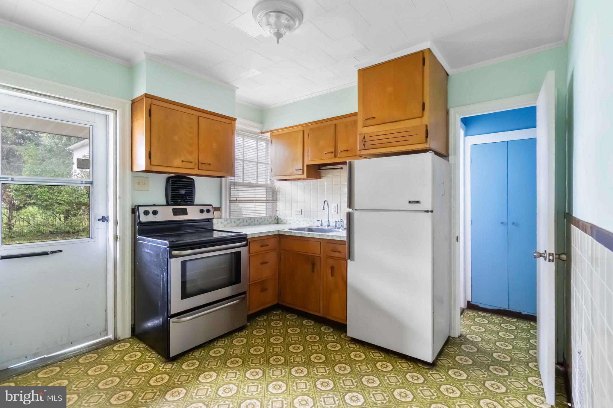 923 TOWNSHIP LINE ROAD