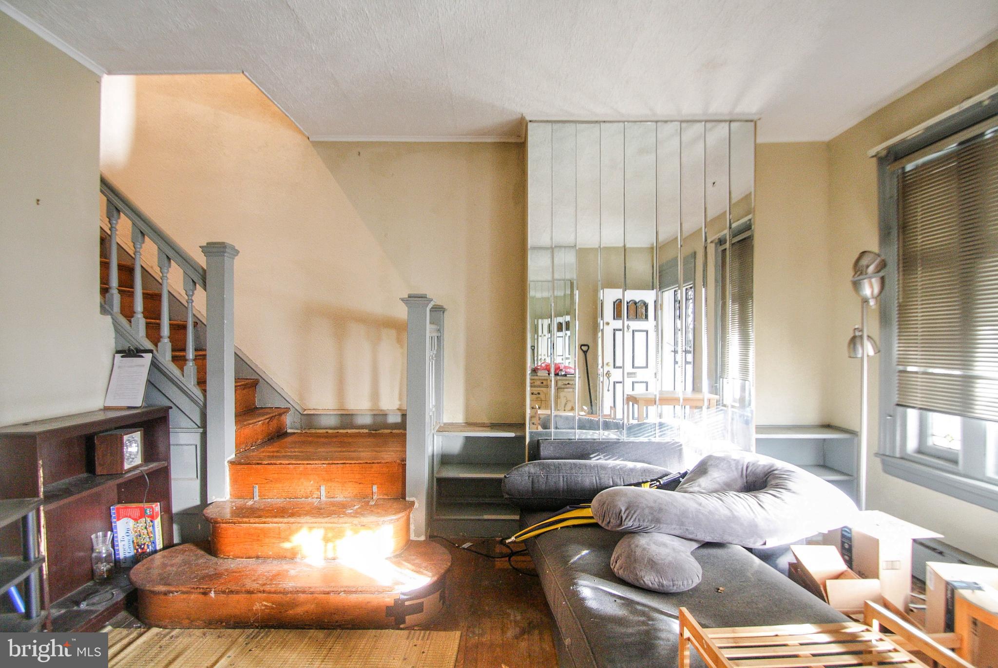 5745 Larchwood AVENUE