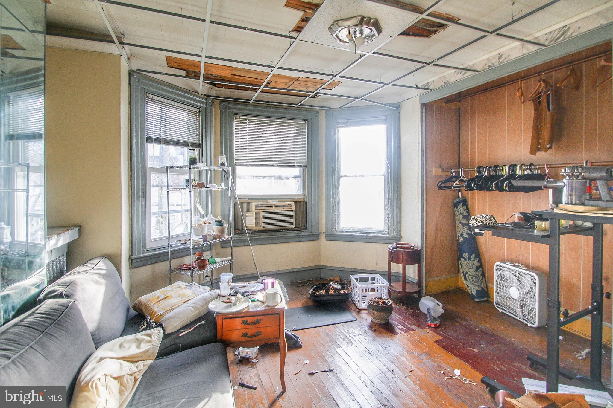 5745 Larchwood AVENUE