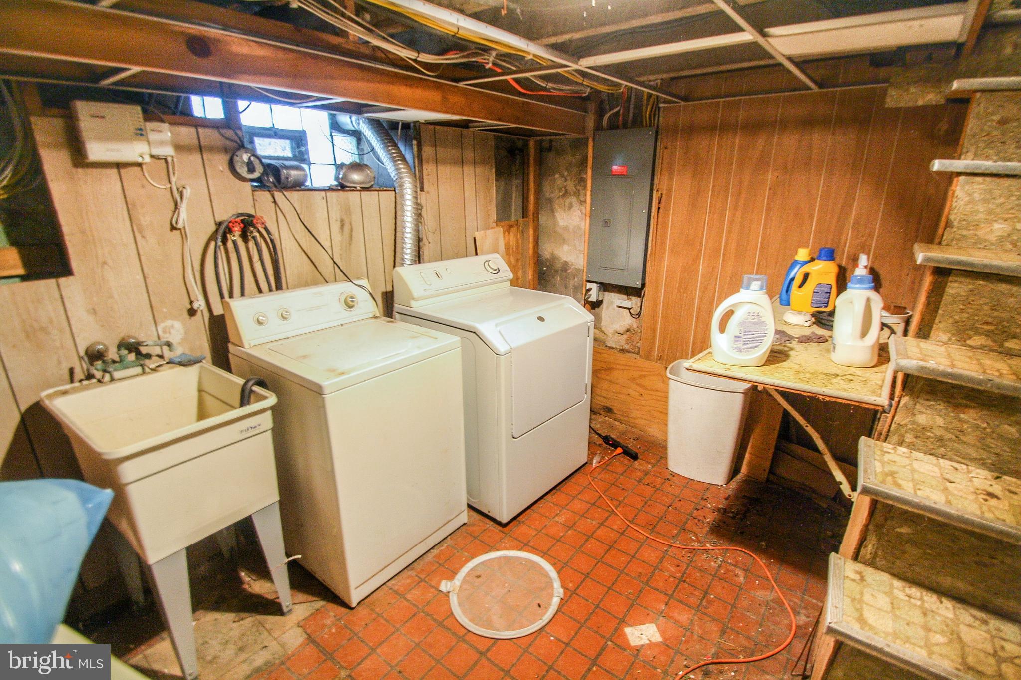 5745 Larchwood AVENUE