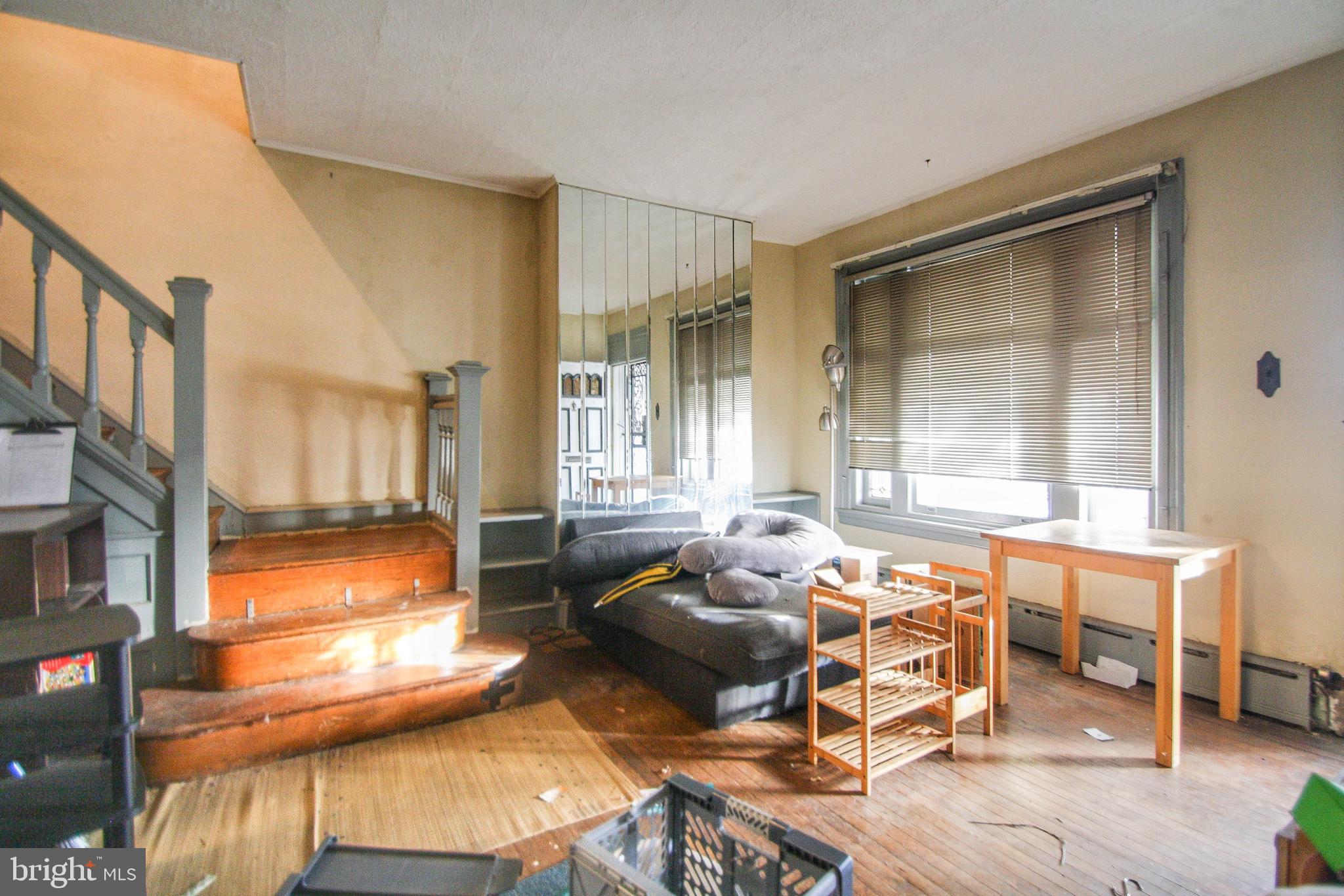 5745 Larchwood AVENUE