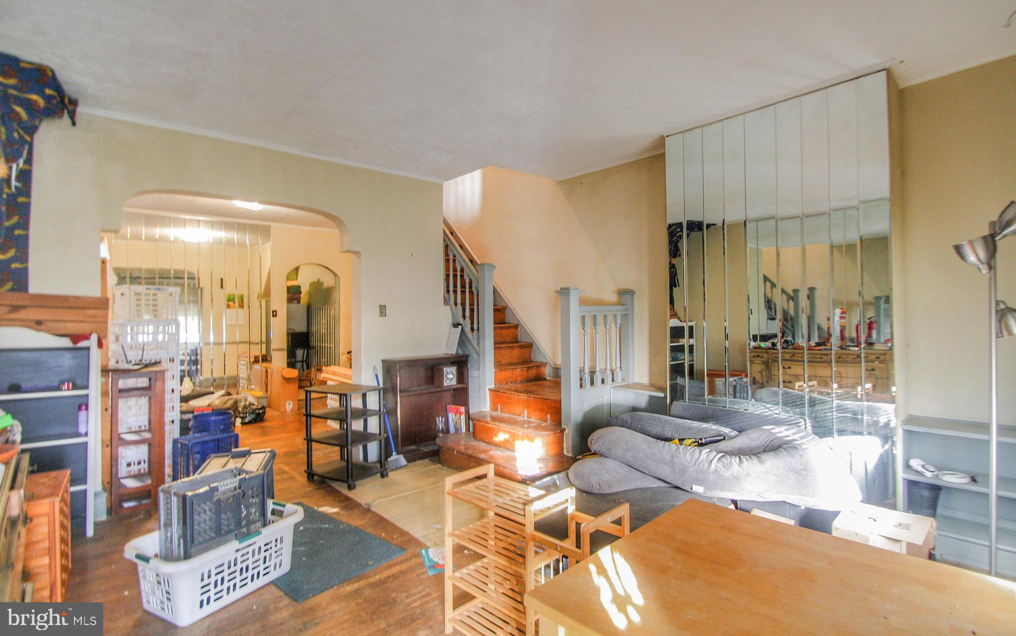 5745 Larchwood AVENUE