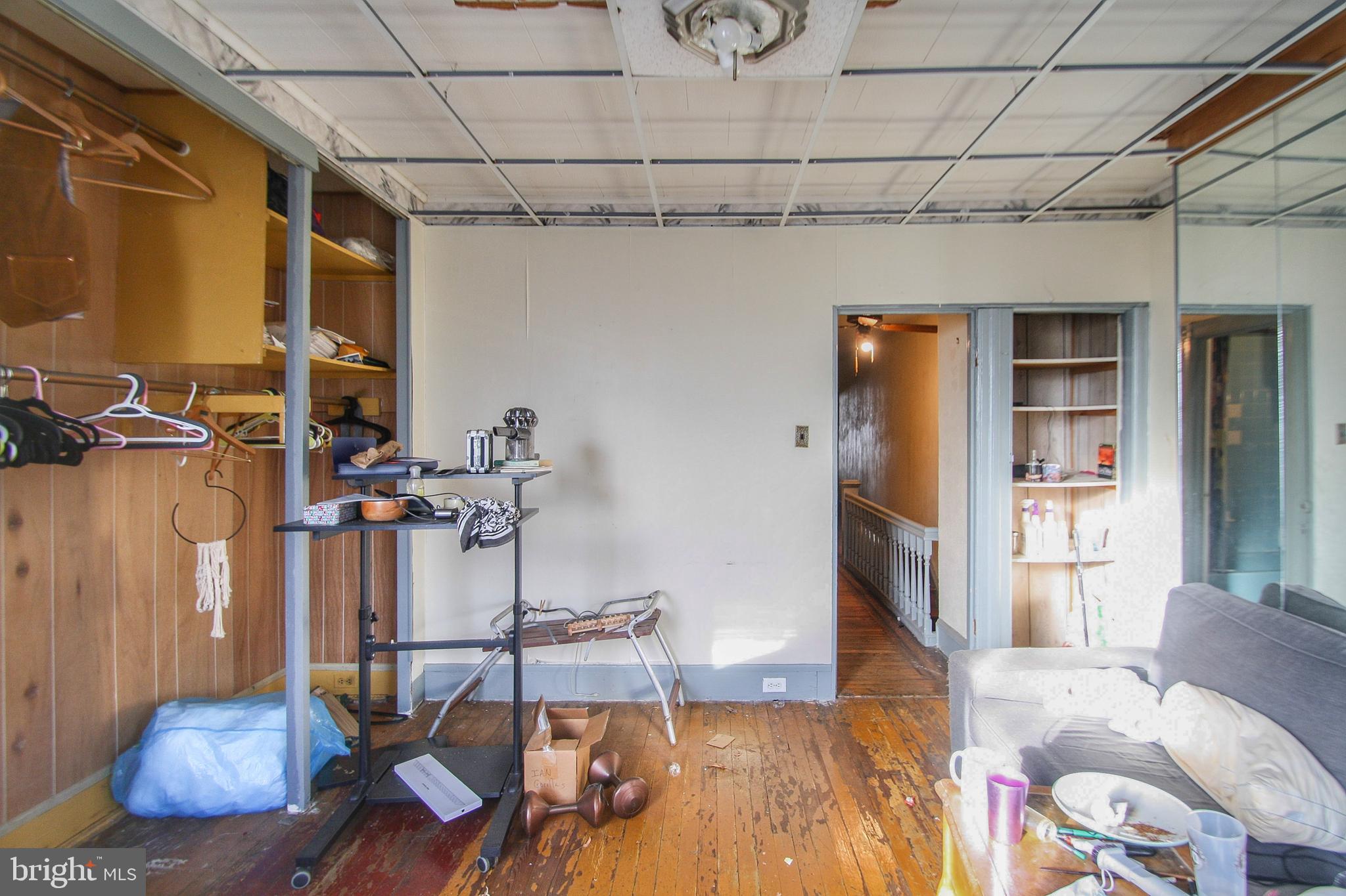 5745 Larchwood AVENUE