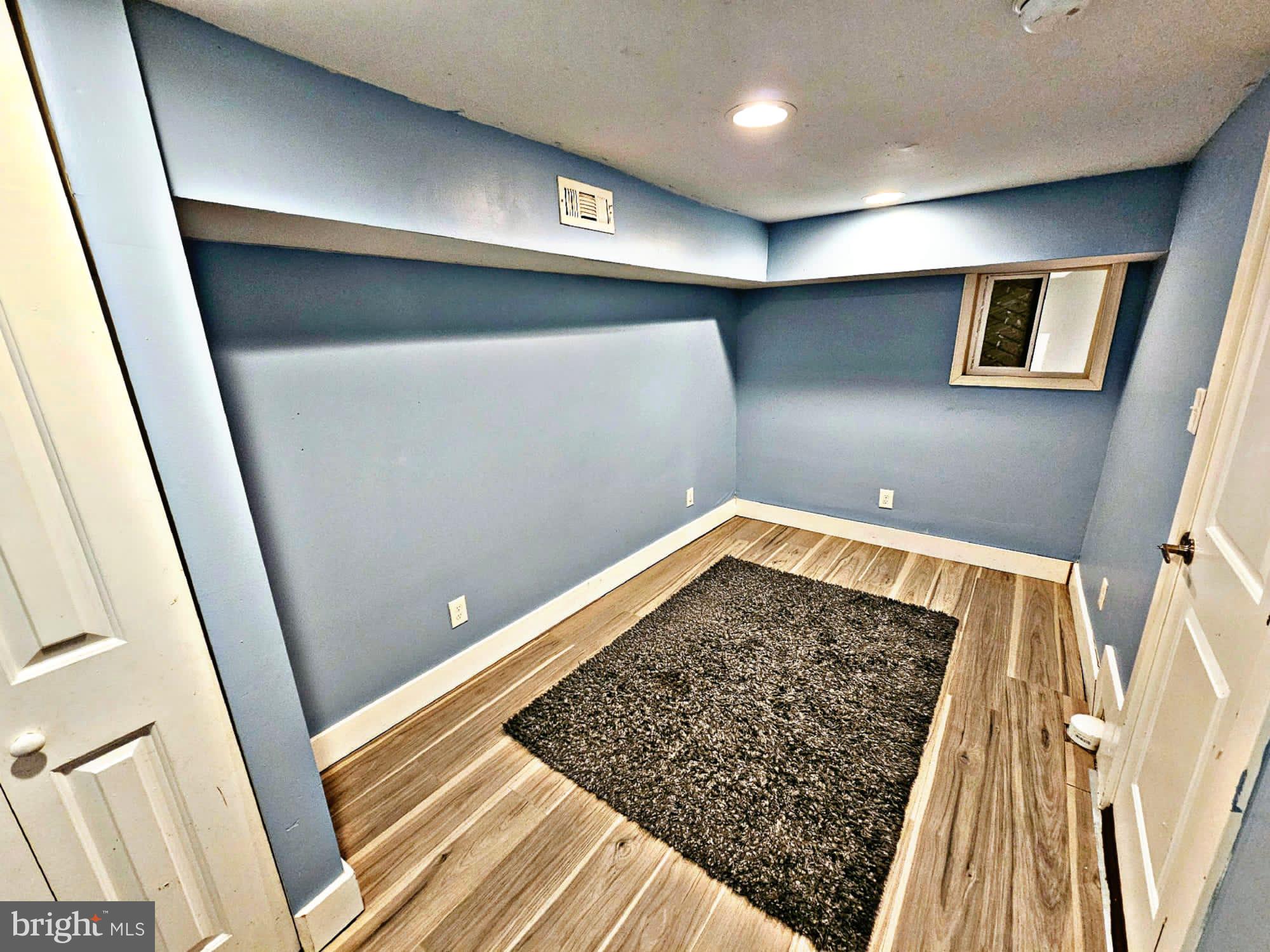 5381 W Montgomery Ave