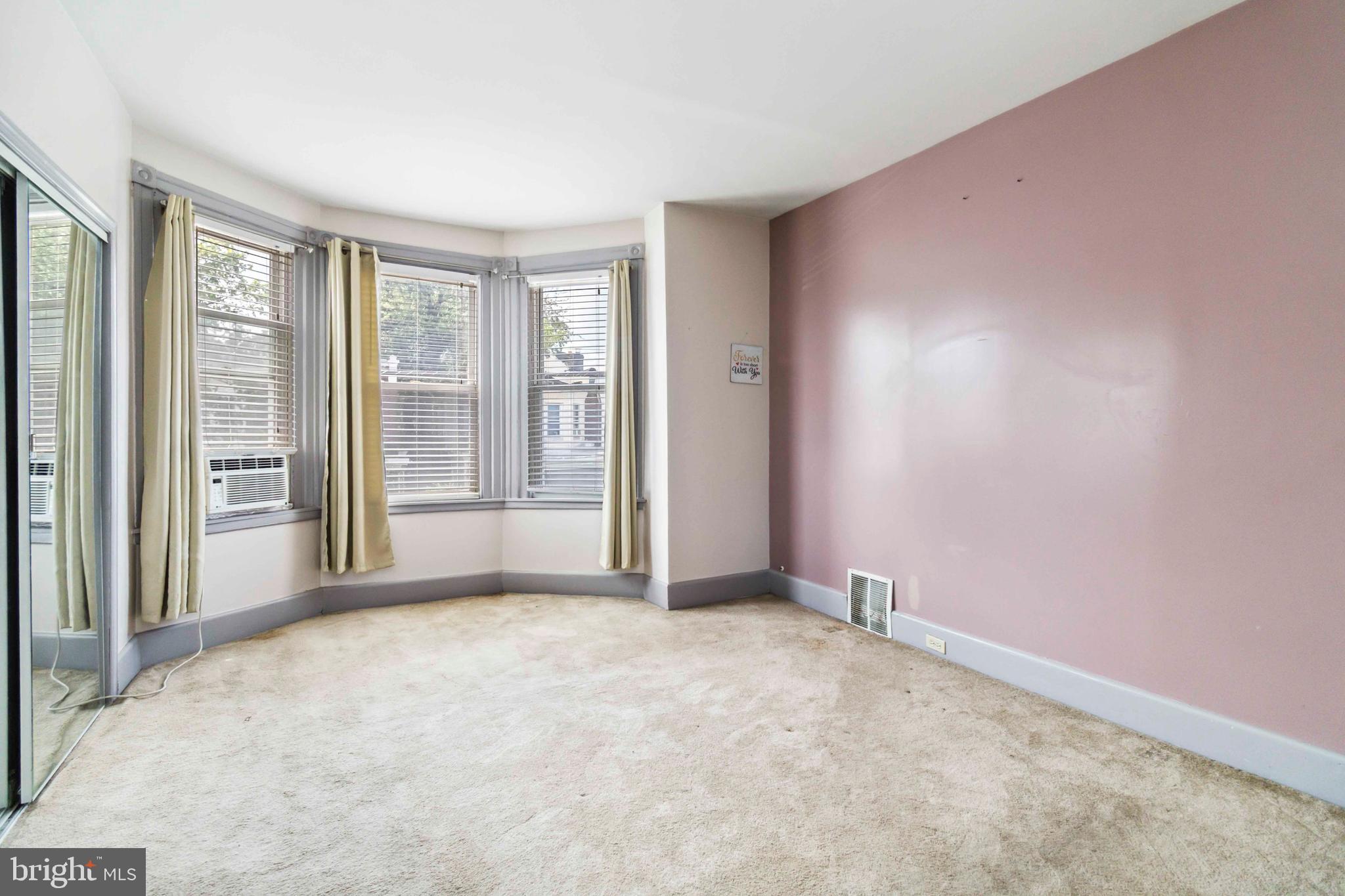 1033 W Rockland St