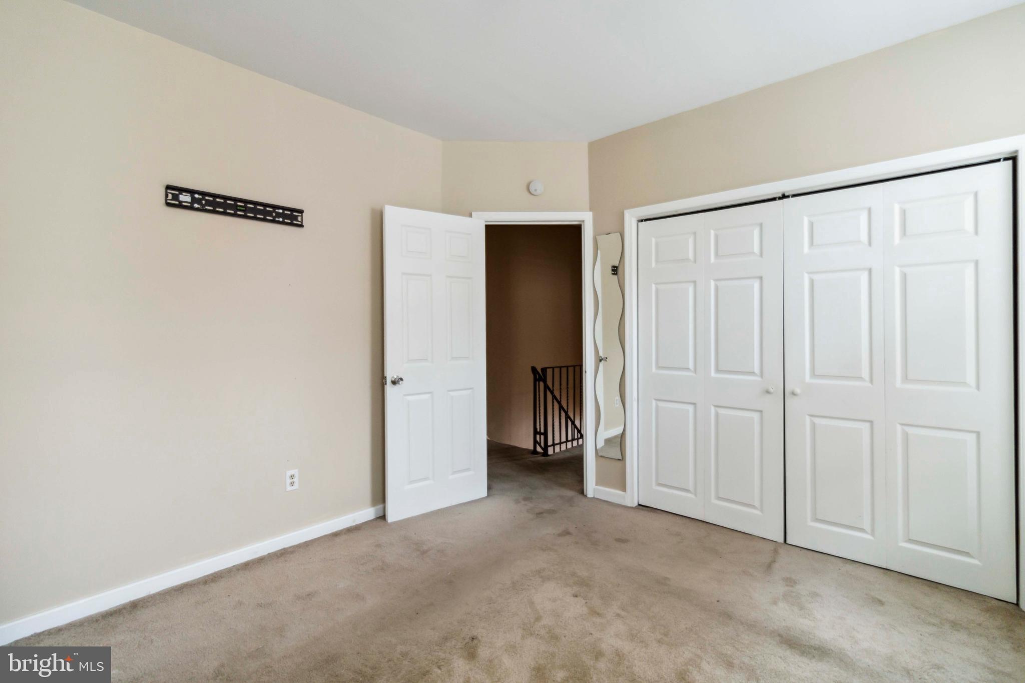 1033 W Rockland St