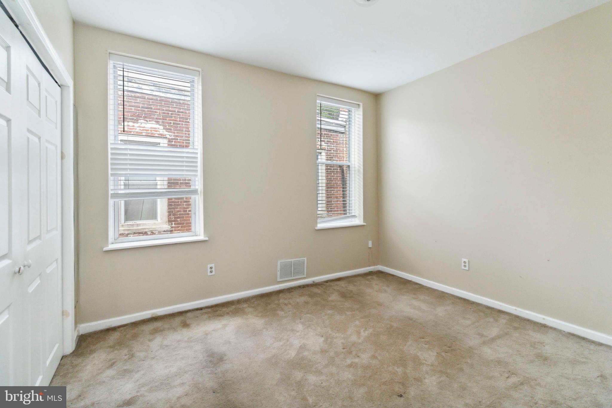 1033 W Rockland St