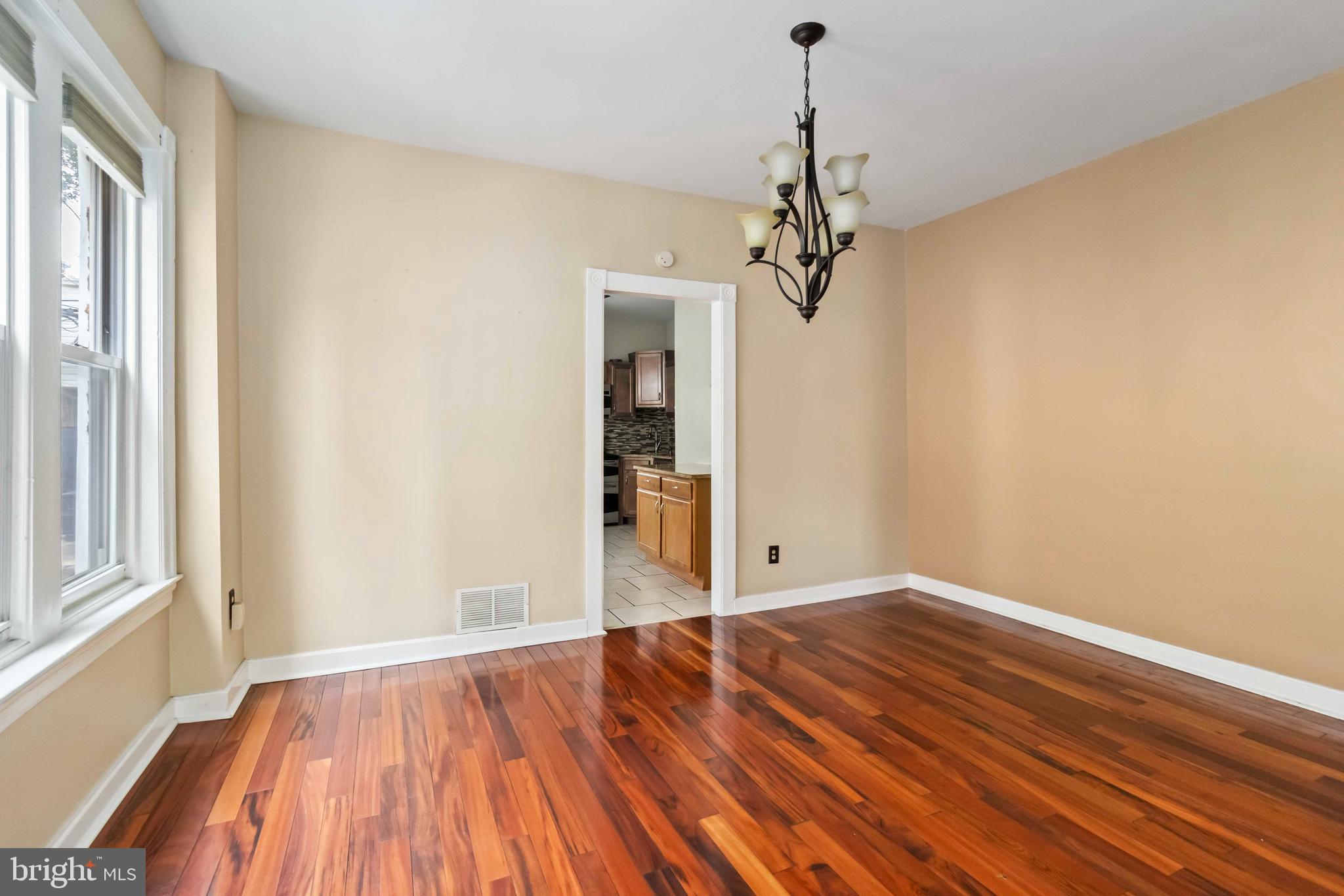 1033 W Rockland St