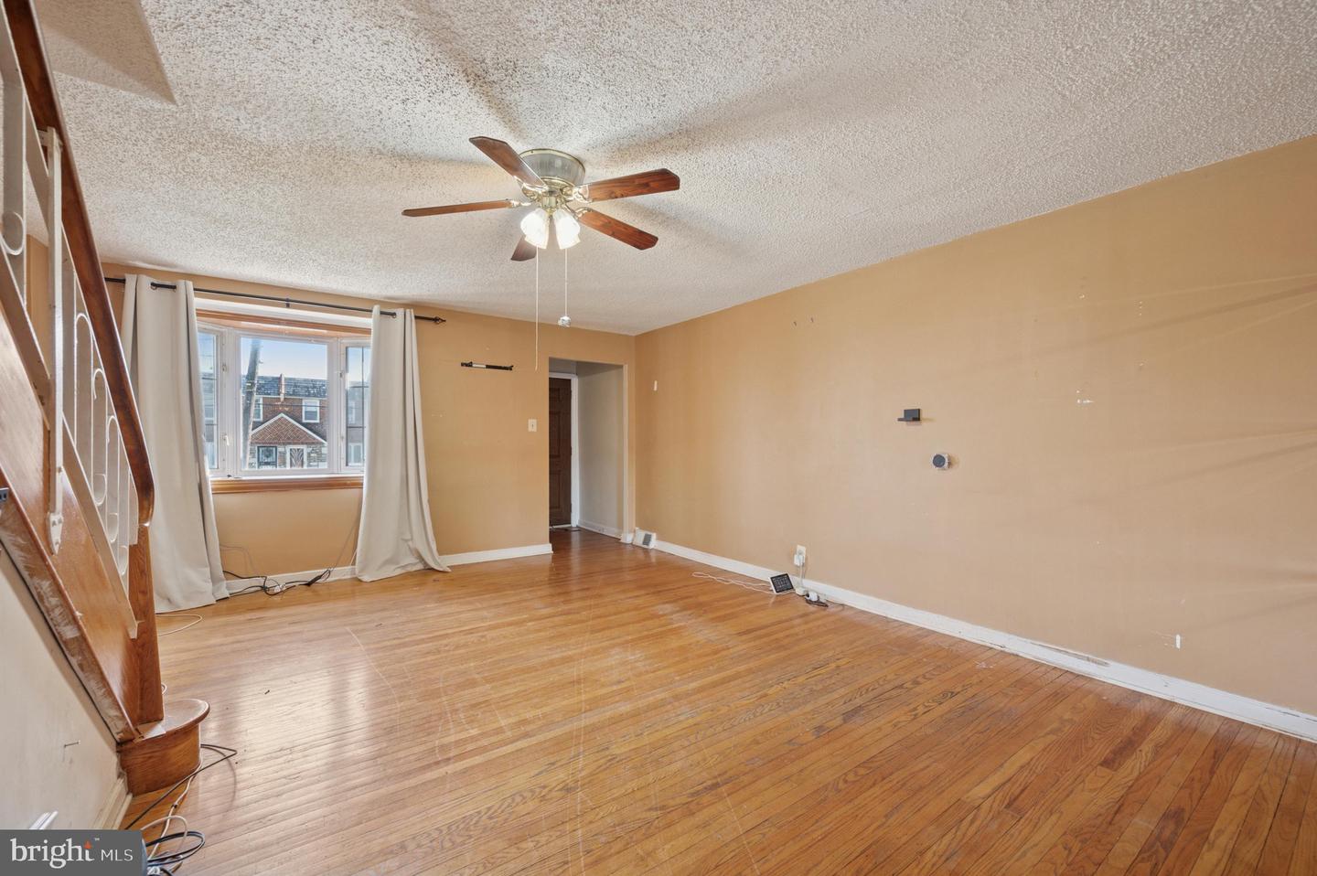125 E Fariston Dr