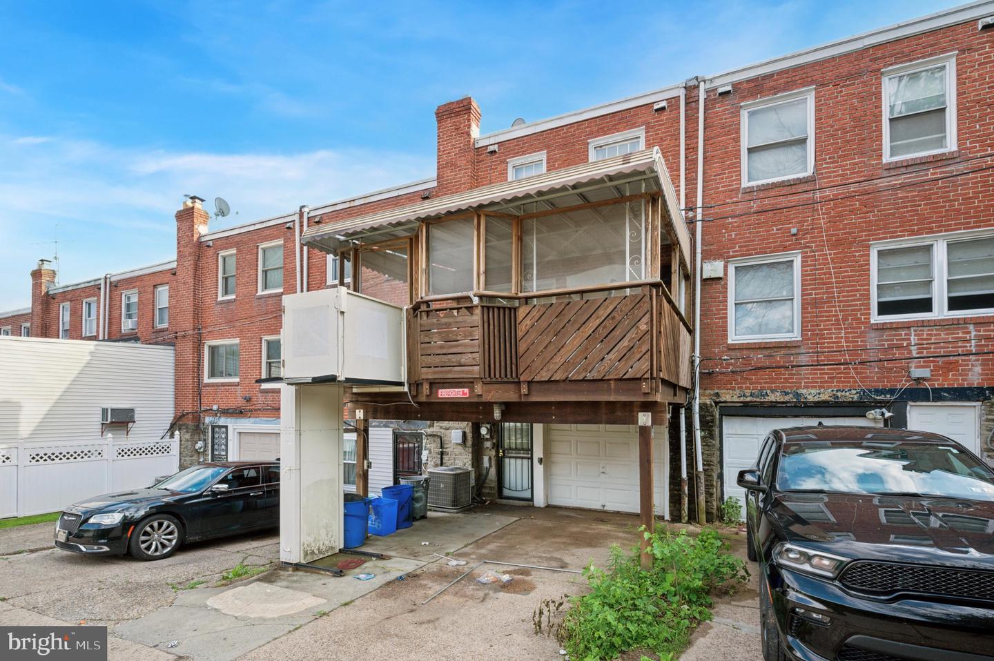125 E Fariston Dr