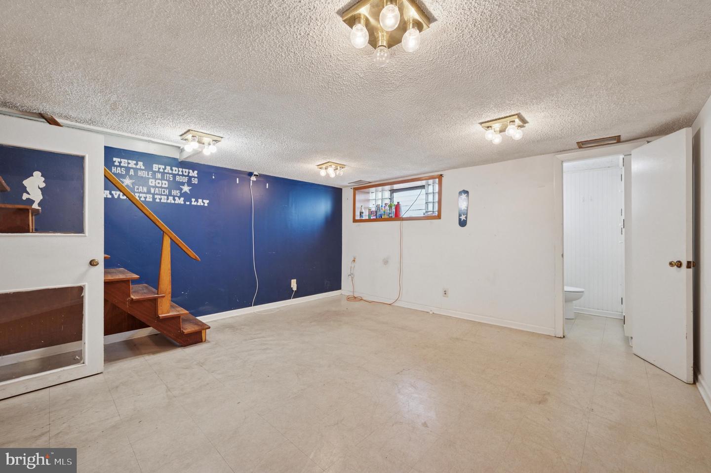 125 E Fariston Dr