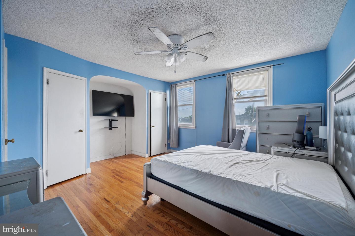 125 E Fariston Dr