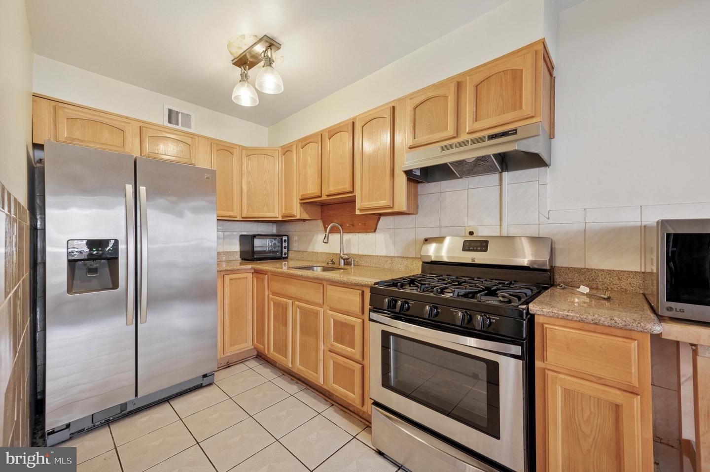 125 E Fariston Dr
