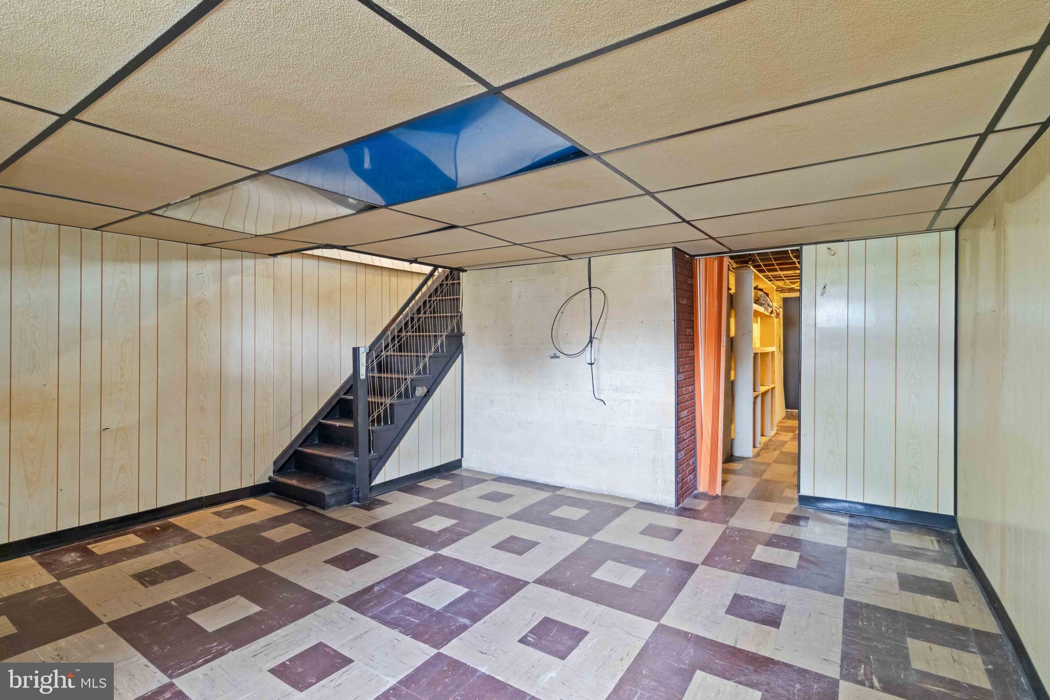 1122 E Phil Ellena St