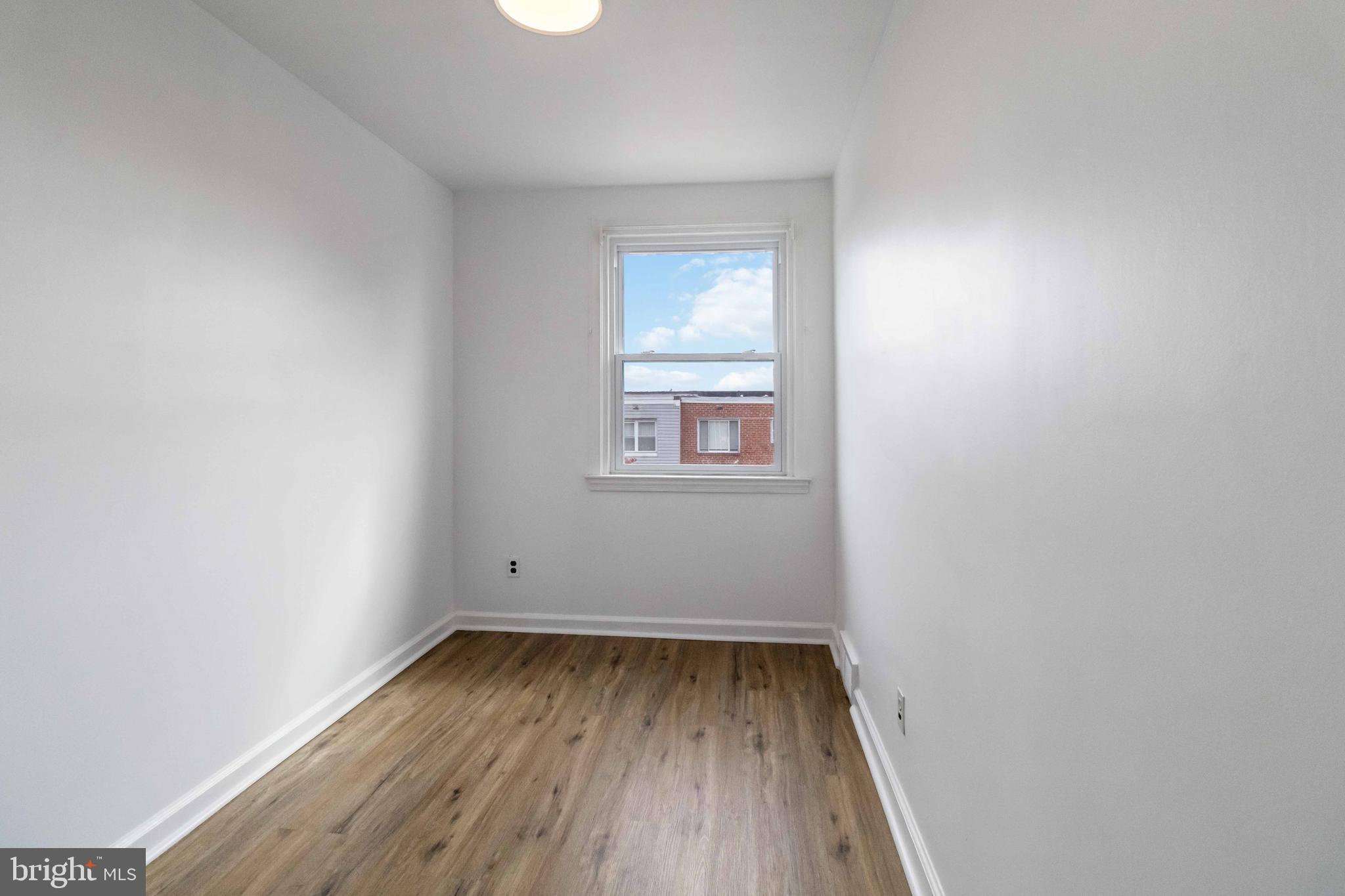 1122 E Phil Ellena St