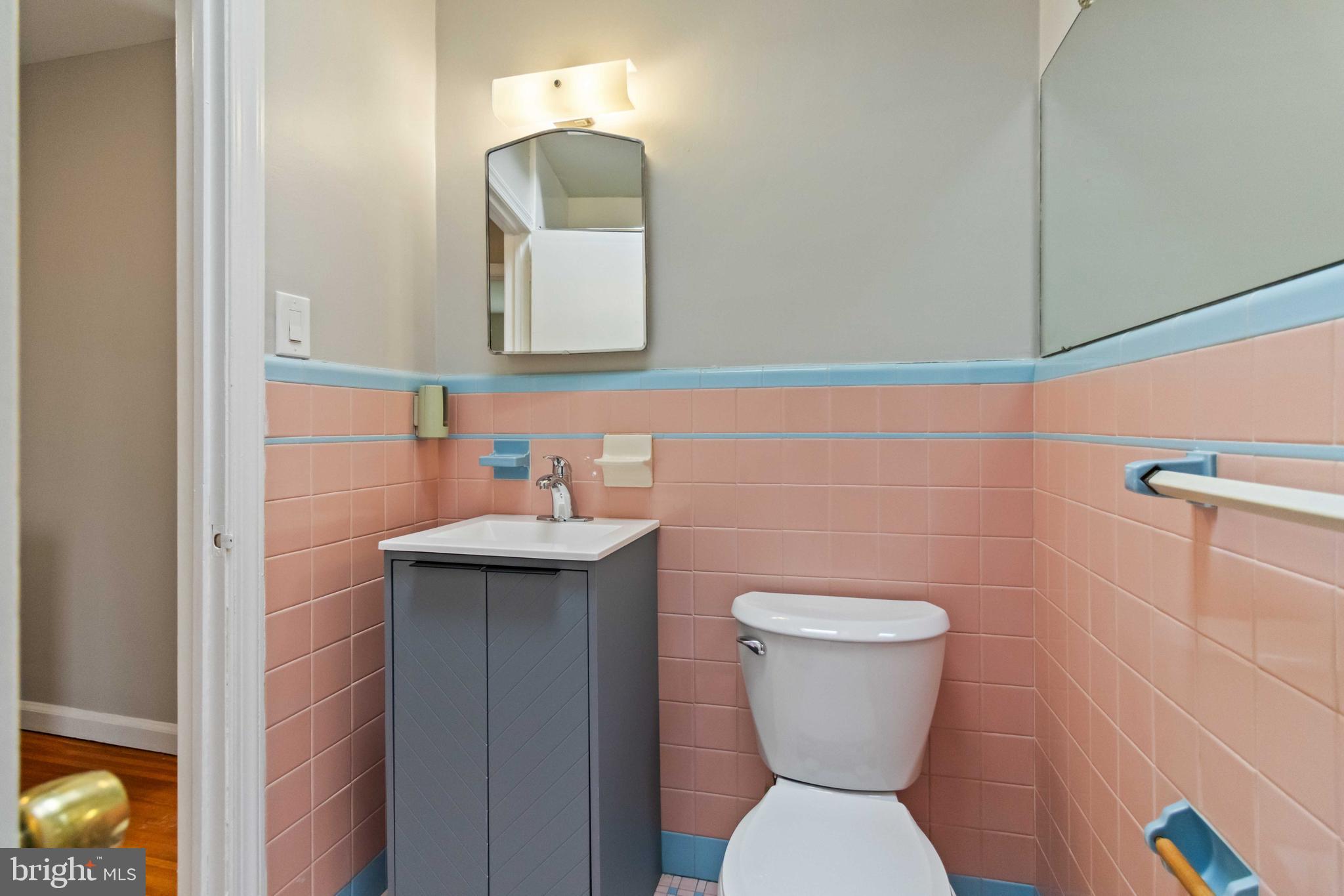 1122 E Phil Ellena St