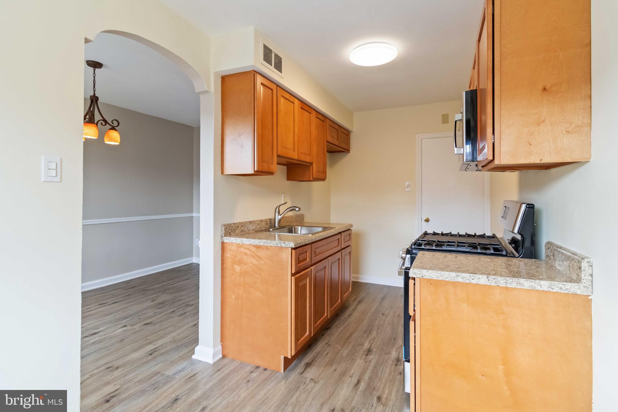 1122 E Phil Ellena St