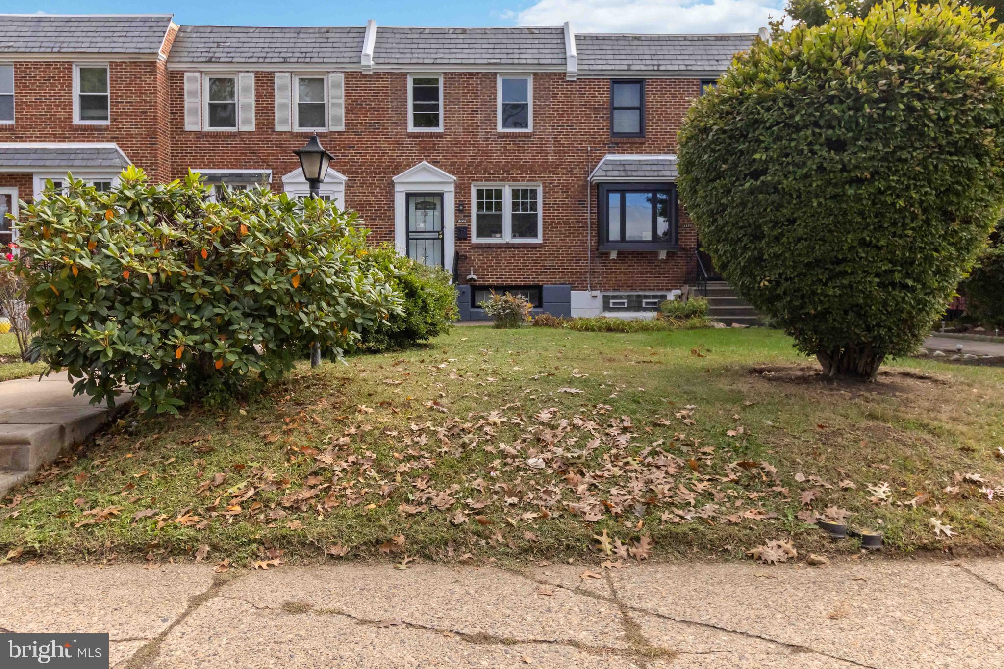 1122 E Phil Ellena St