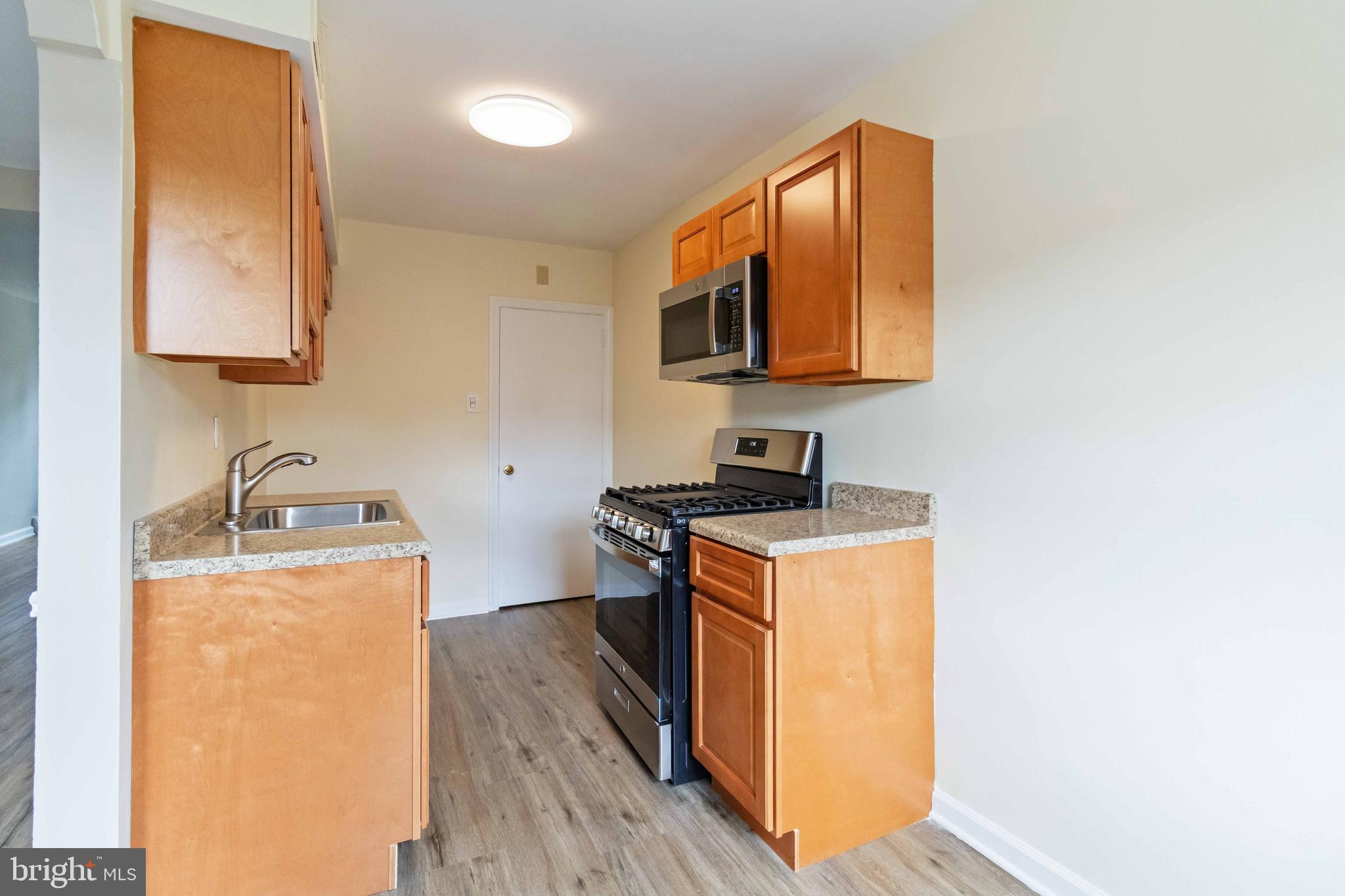 1122 E Phil Ellena St