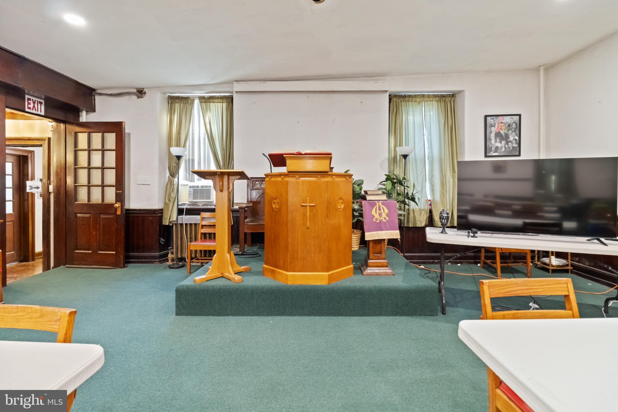 1970 E CHELTEN AVENUE