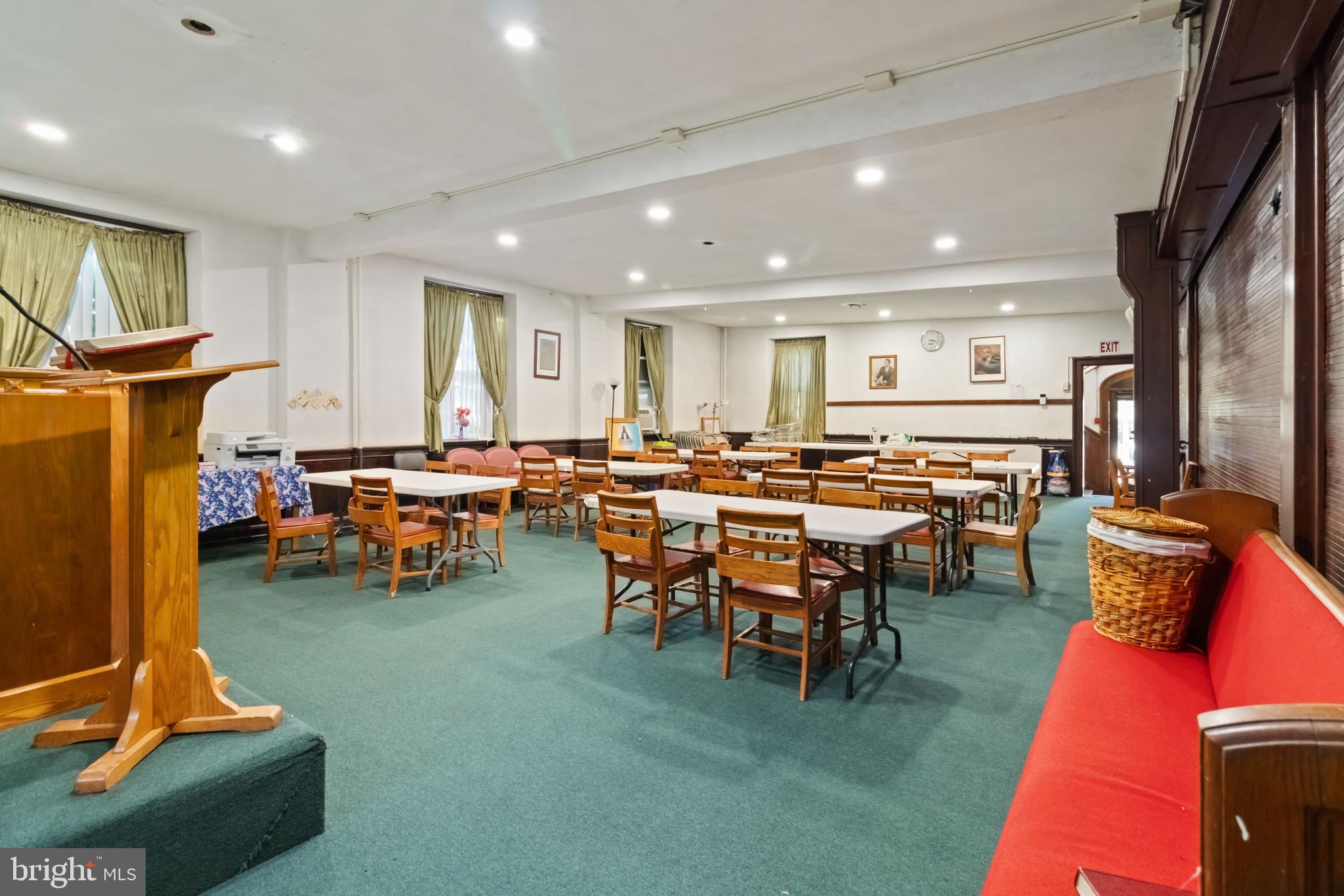 1970 E CHELTEN AVENUE