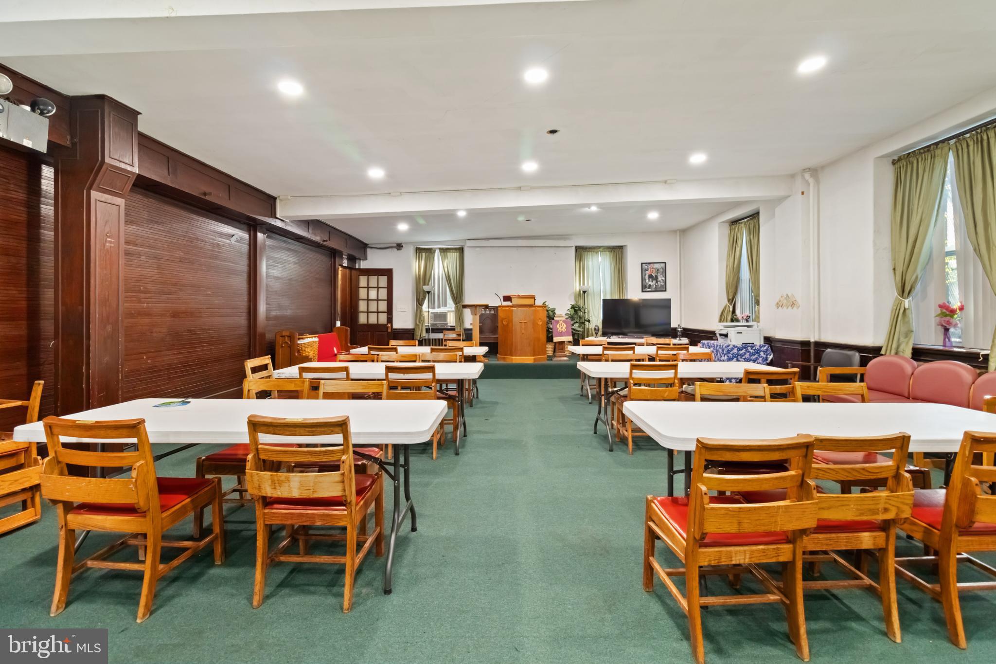 1970 E CHELTEN AVENUE