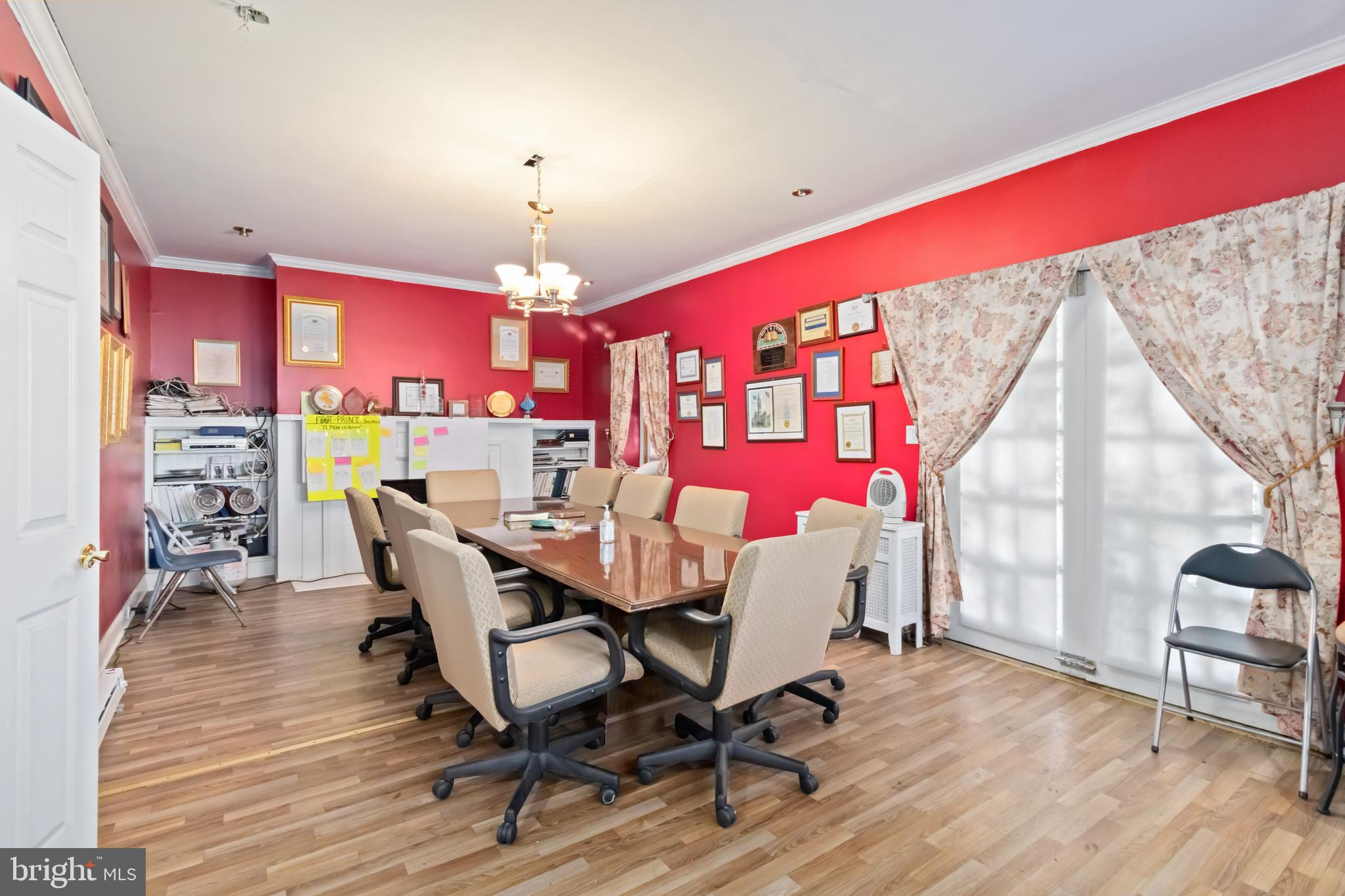 1970 E CHELTEN AVENUE