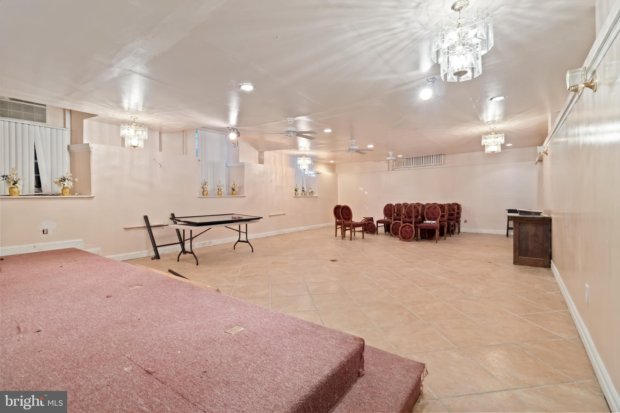 1970 E CHELTEN AVENUE