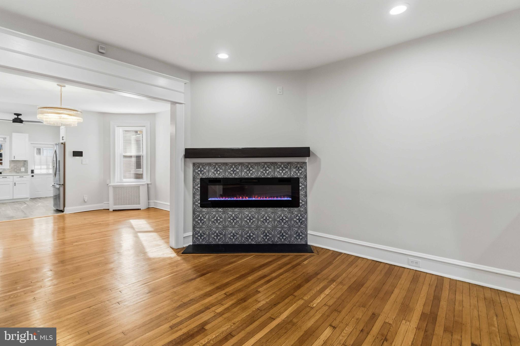 6018 W COLUMBIA AVENUE