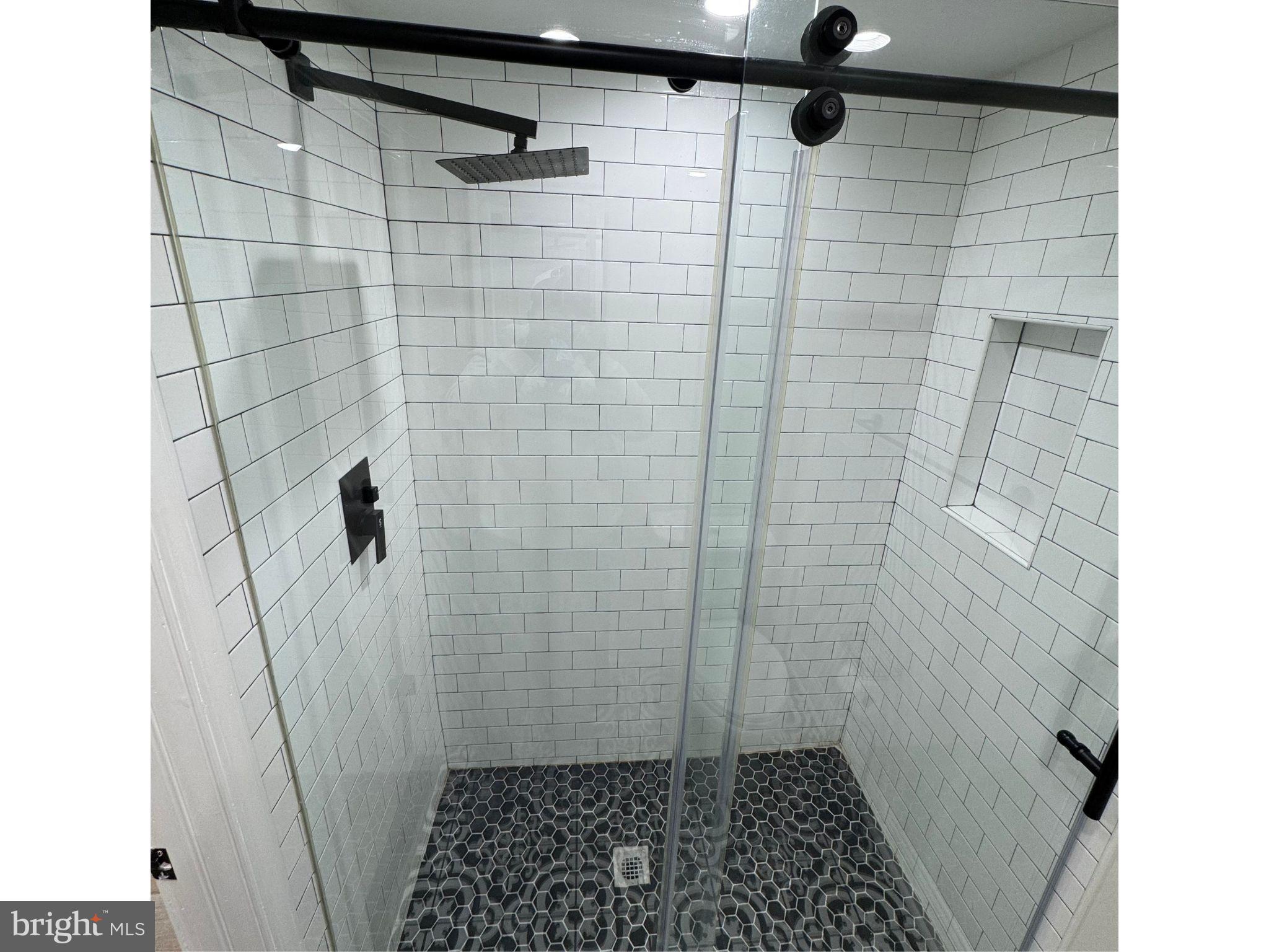 6018 W COLUMBIA AVENUE