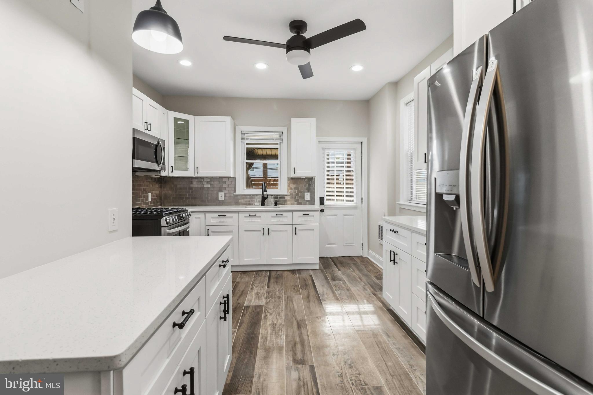 6018 W COLUMBIA AVENUE