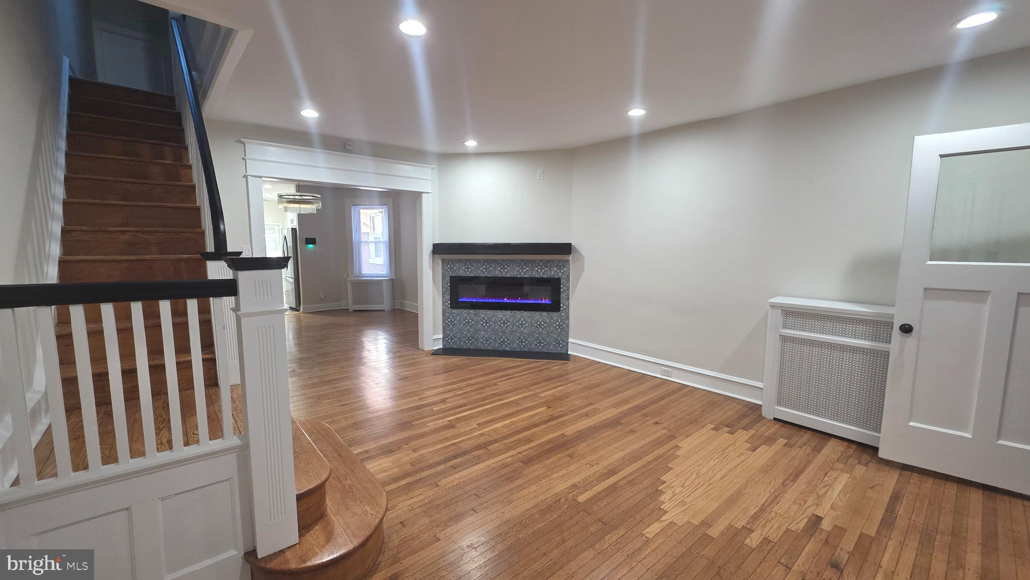 6018 W COLUMBIA AVENUE