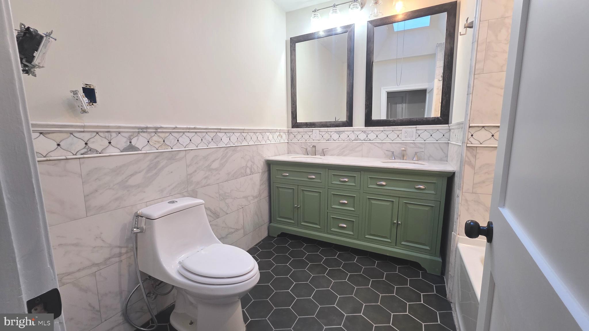 6018 W COLUMBIA AVENUE