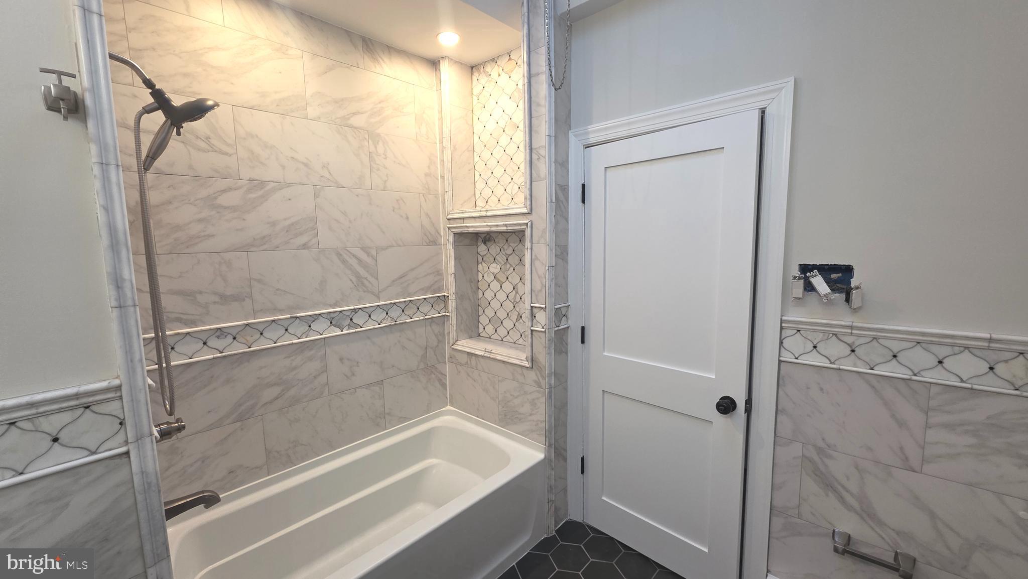 6018 W COLUMBIA AVENUE